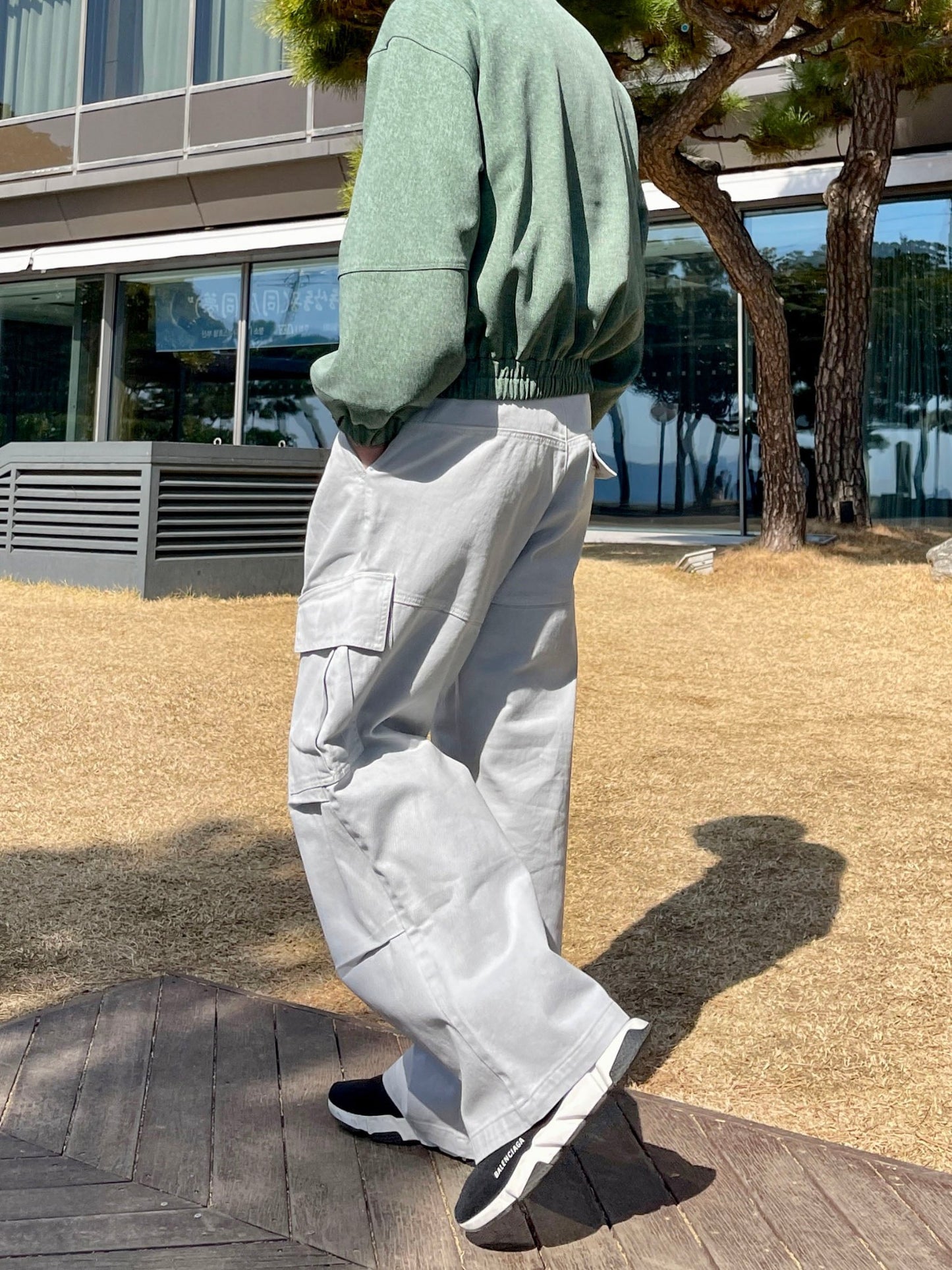 남성카고바지 와이드핏 핀턱 건빵 스트릿룩 라이트그레이 Dyeing Wide Cargo Pants lightgrey