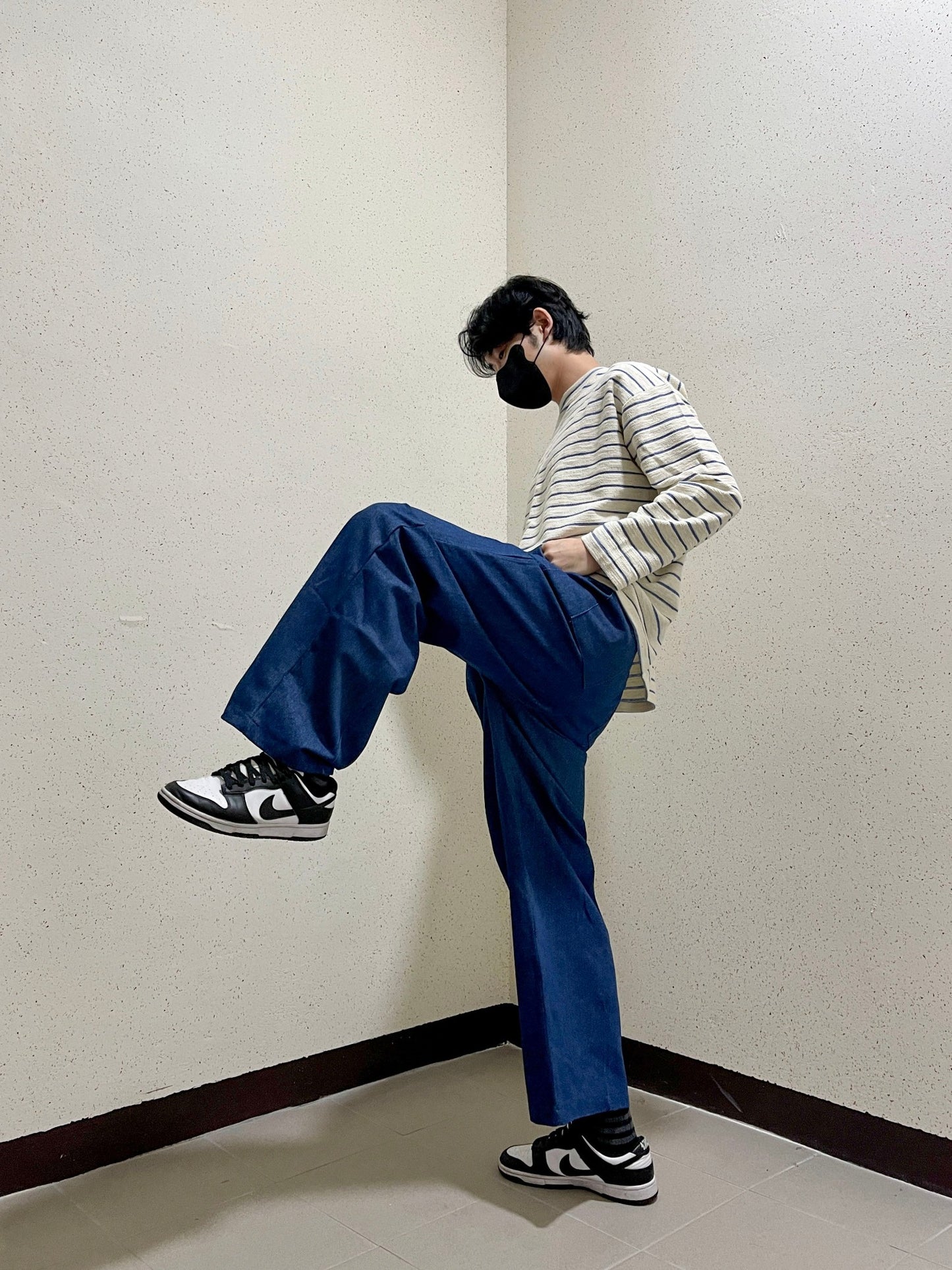 Two Tuck Balloon Denim Pants Blue 남녀공용 와이드핏 투턱 밴딩 데님팬츠 미니멀룩 중청