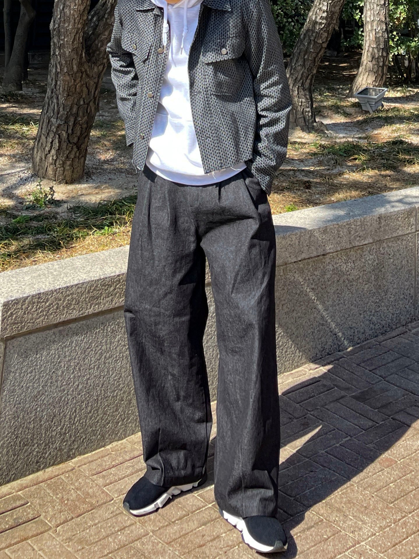 Two Tuck Balloon Denim Pants Black 남녀공용 와이드핏 투턱 밴딩 데님팬츠 미니멀룩 흑청