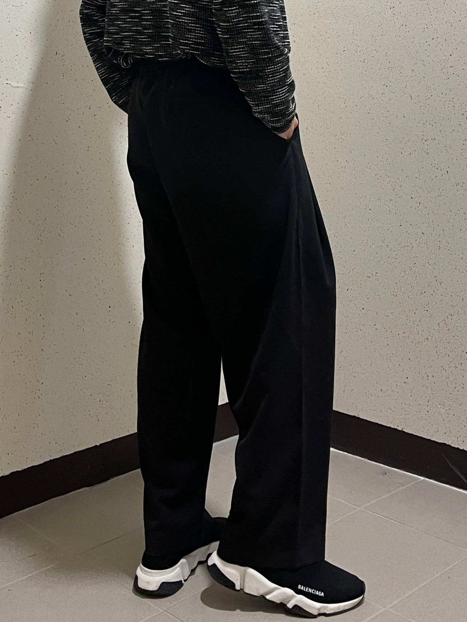 남자와이드슬랙스 허리밴딩 핀턱 커플바지 미니멀룩 블랙 Pintuck Flow Slacks black