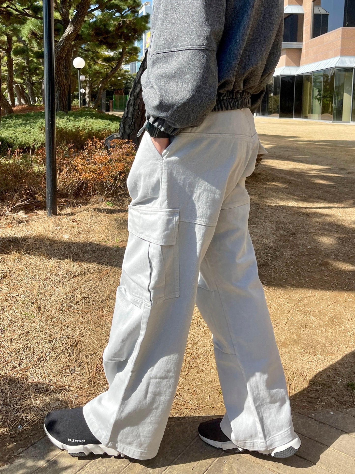 남성카고바지 와이드핏 핀턱 건빵 스트릿룩 라이트그레이 Dyeing Wide Cargo Pants lightgrey
