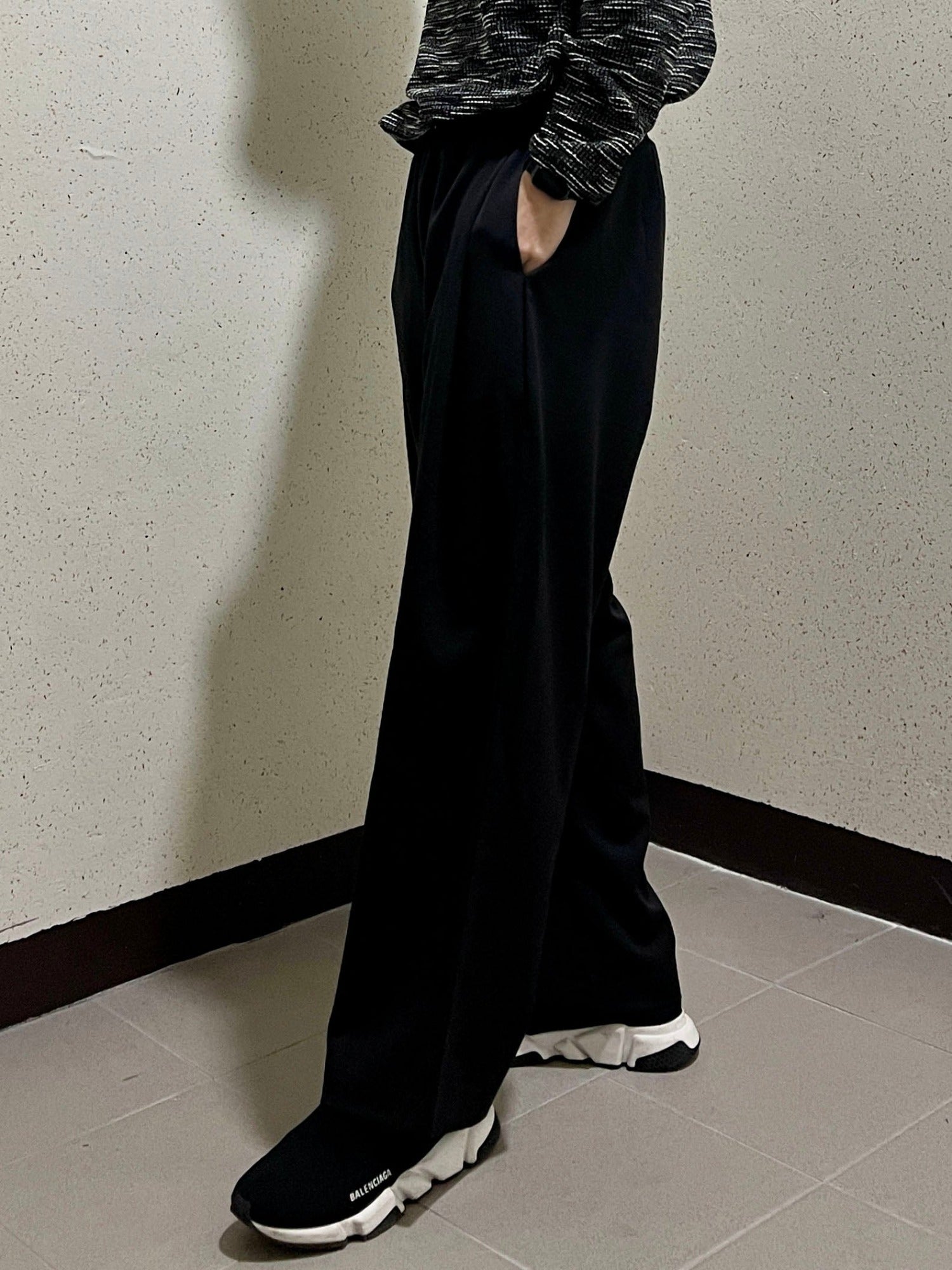 남자와이드슬랙스 허리밴딩 핀턱 커플바지 미니멀룩 블랙 Pintuck Flow Slacks black