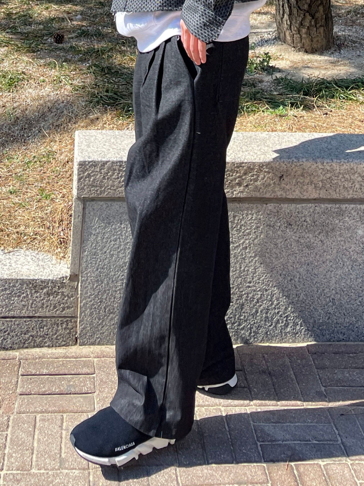 Two Tuck Balloon Denim Pants Black 남녀공용 와이드핏 투턱 밴딩 데님팬츠 미니멀룩 흑청