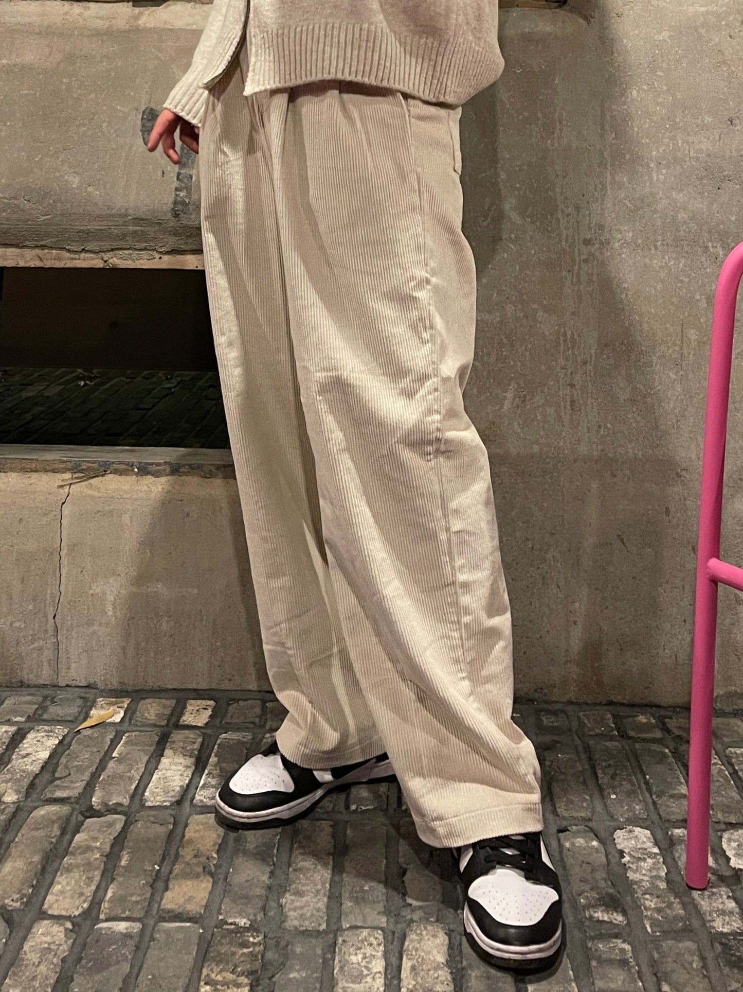 Two Tuck Balloon Corduroy Pants Cream