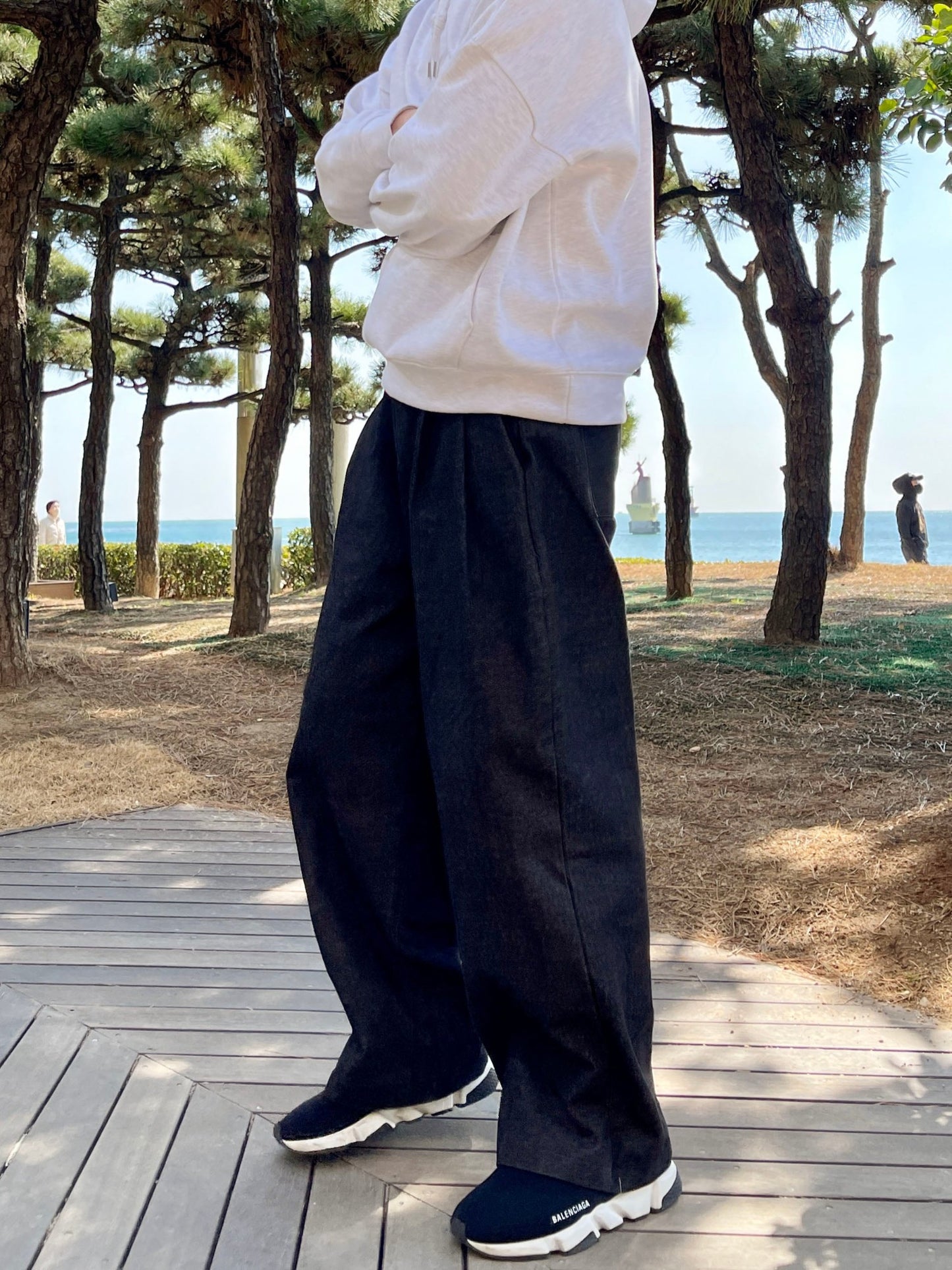 Two Tuck Balloon Denim Pants Black 남녀공용 와이드핏 투턱 밴딩 데님팬츠 미니멀룩 흑청