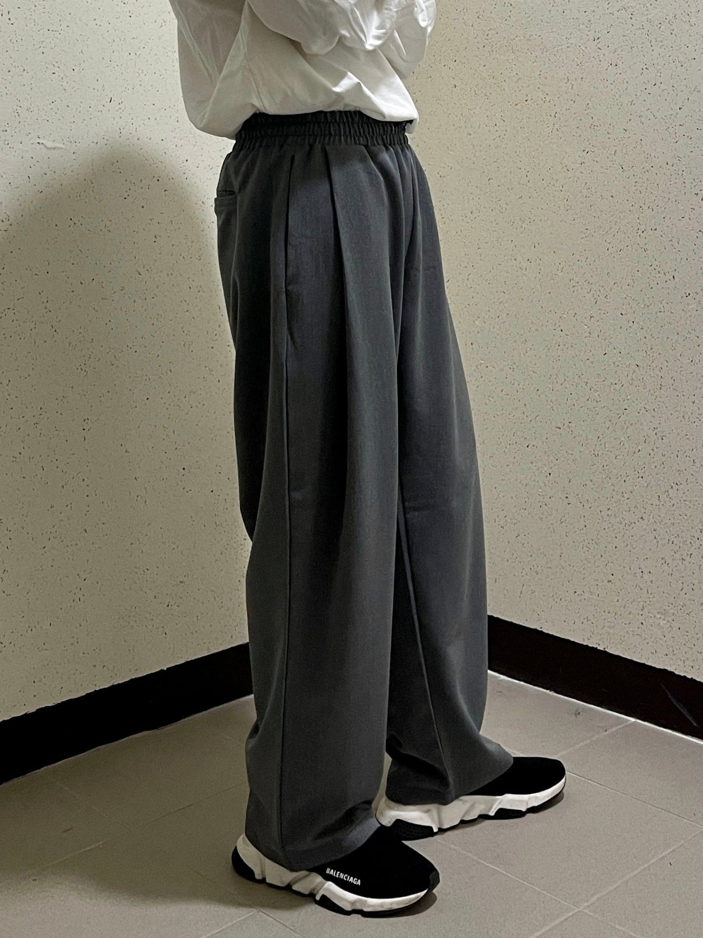 남자와이드슬랙스 허리밴딩 핀턱 커플바지 미니멀룩 그레이 Pintuck Flow Slacks grey