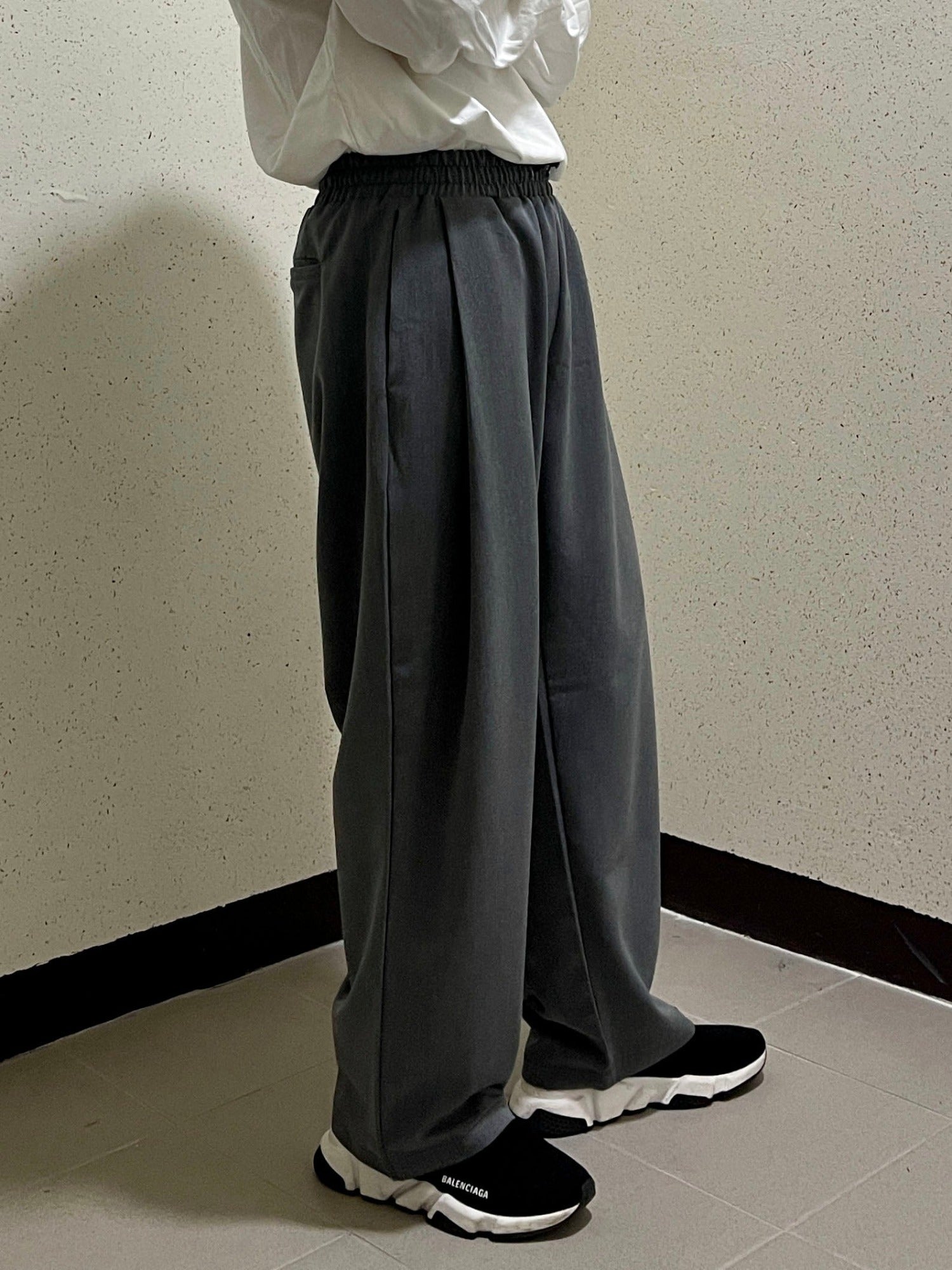 남자와이드슬랙스 허리밴딩 핀턱 커플바지 미니멀룩 그레이 Pintuck Flow Slacks grey