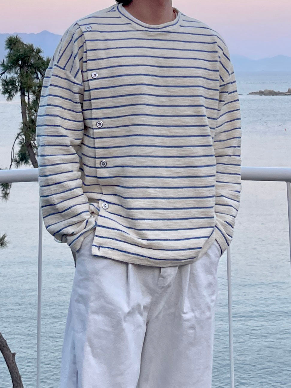 남자 오버핏 버튼 스트라이프 단추 단가라 티셔츠 블루 Button Stripe T-shirt Blue