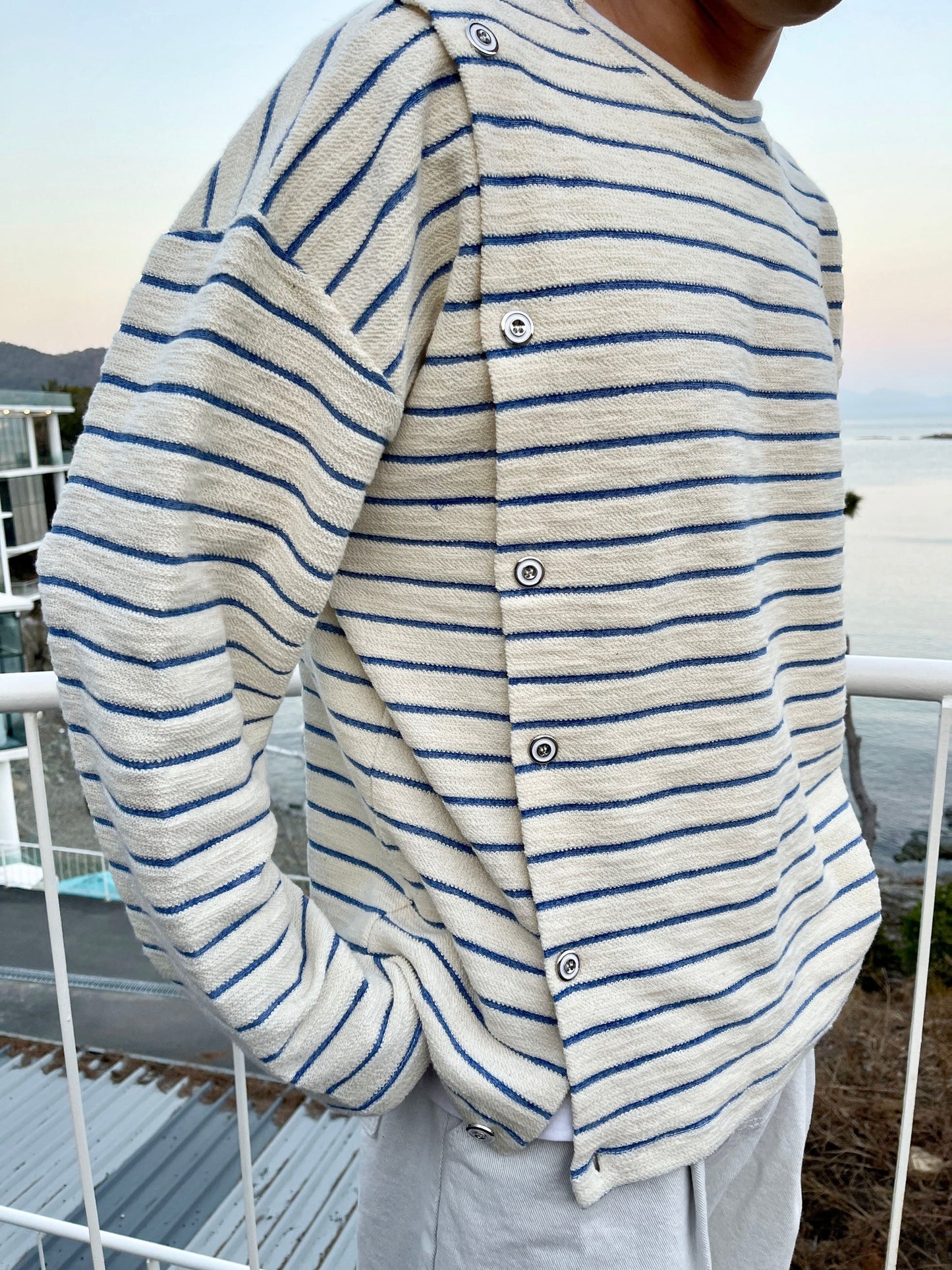 남자 오버핏 버튼 스트라이프 단추 단가라 티셔츠 블루 Button Stripe T-shirt Blue