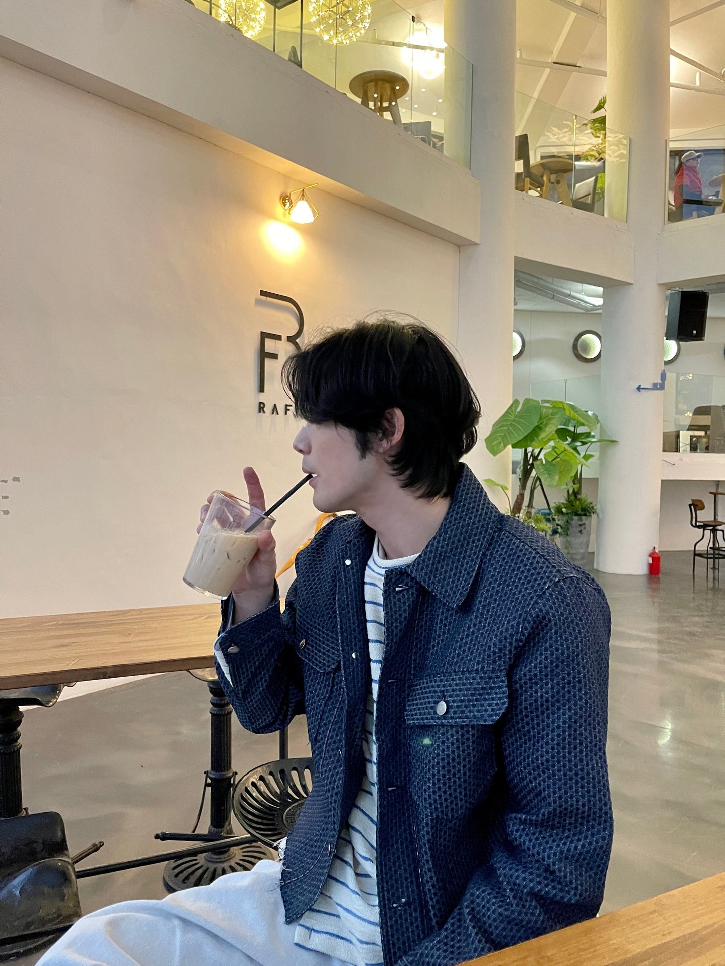 Crop Cutting Denim Jacket Dark blue 남자데님자켓 밑단컷팅 크롭자켓 오버핏 진청