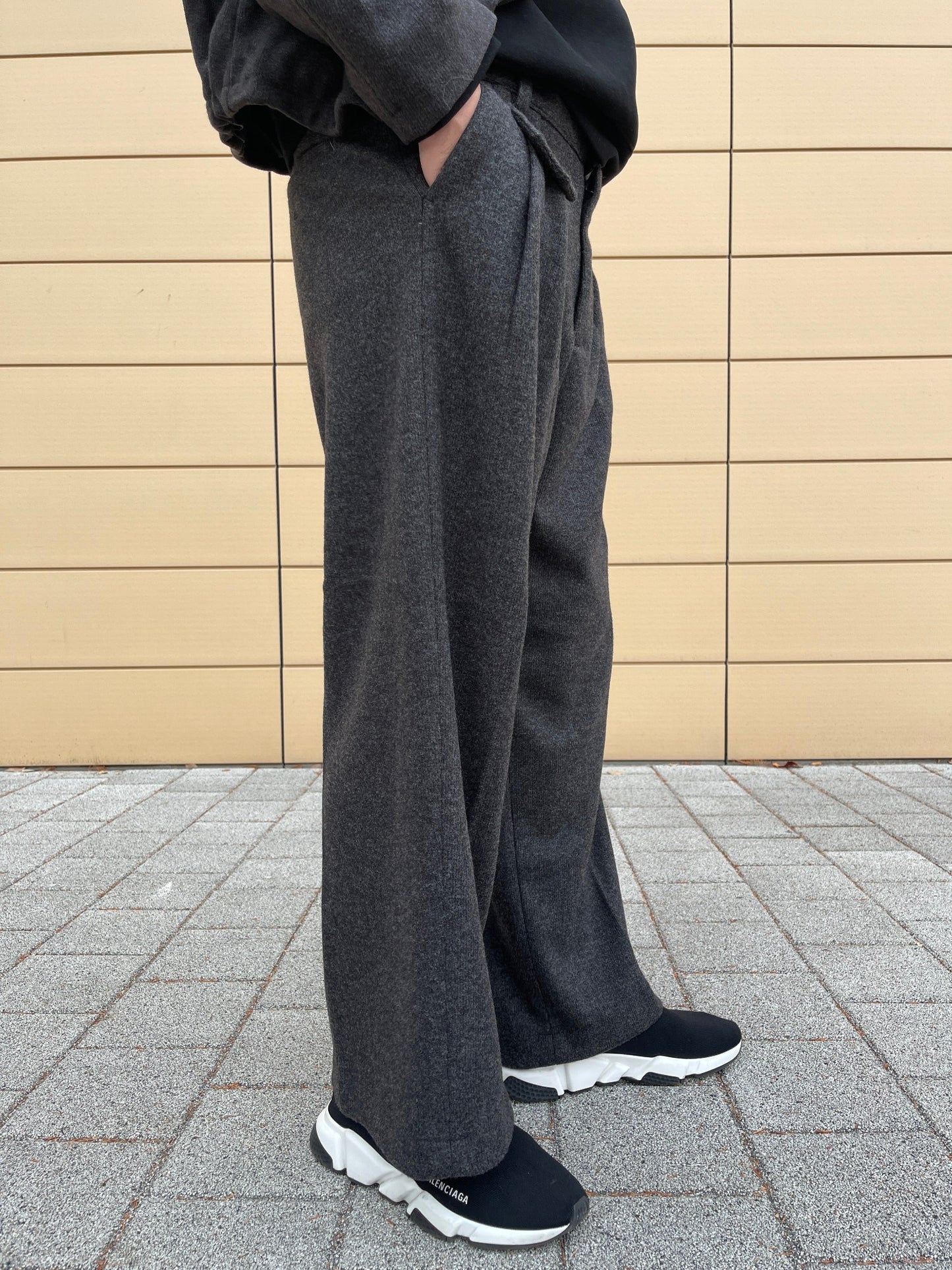 Sakariba Pintuck Wide Slacks Charcoal