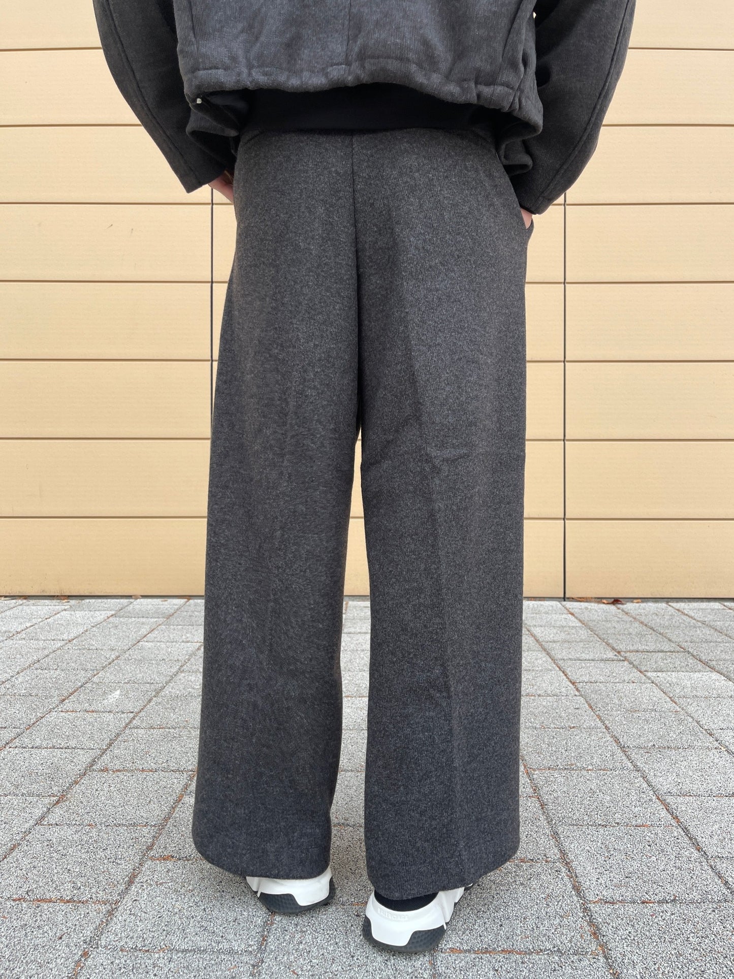 Sakariba Pintuck Wide Slacks Charcoal