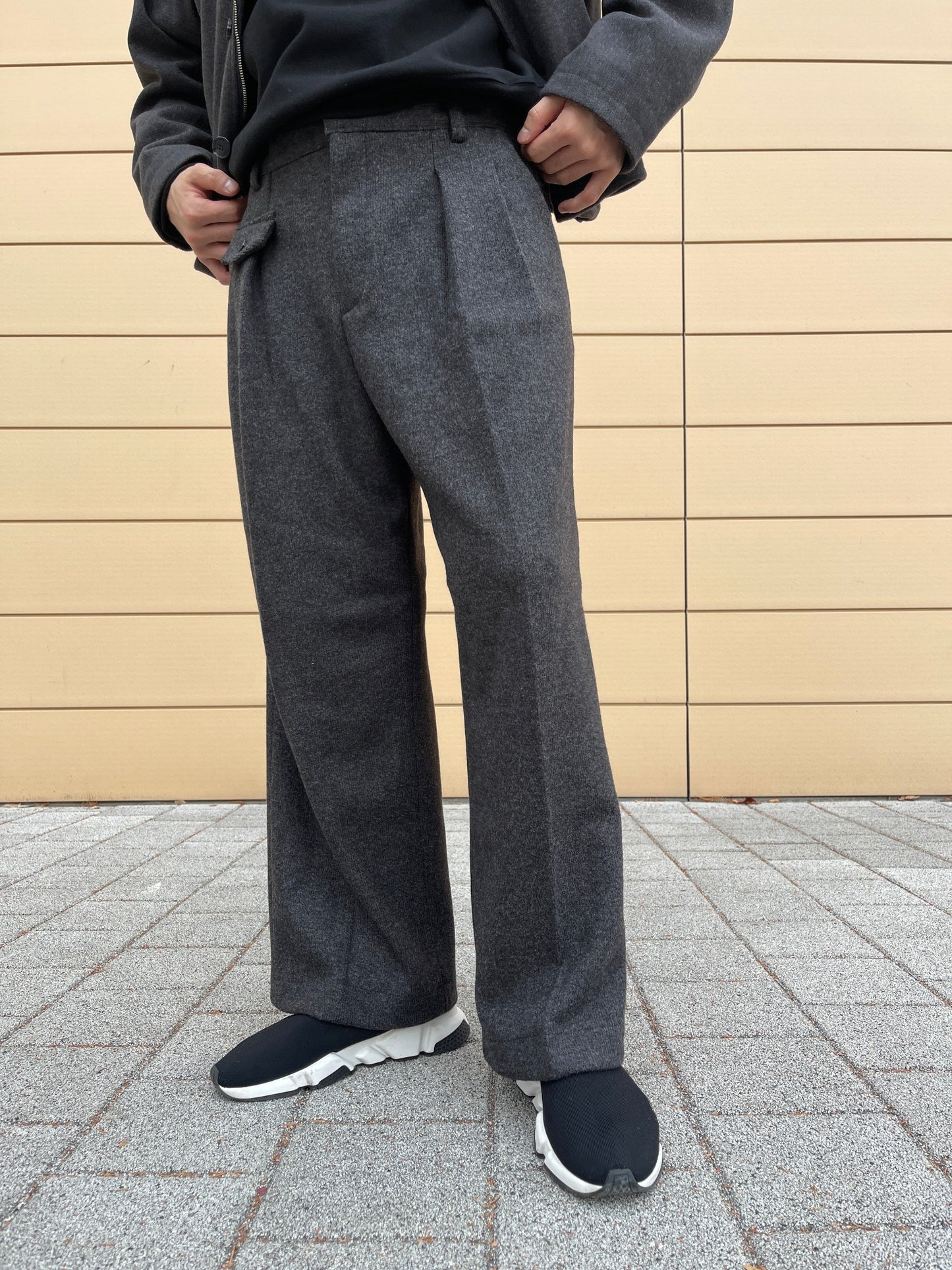 Sakariba Pintuck Wide Slacks Charcoal