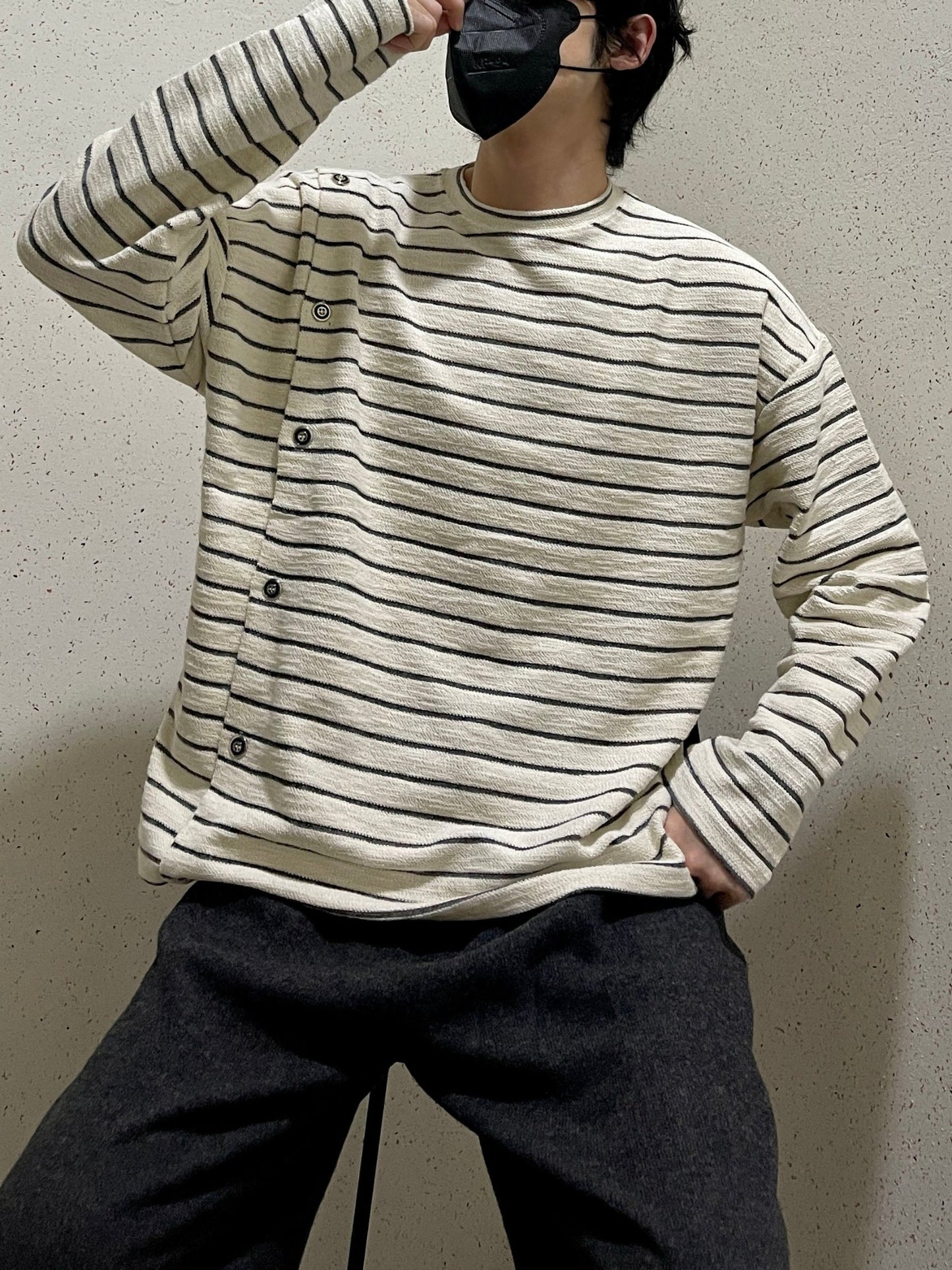 남자 오버핏 버튼 스트라이프 단추 단가라 티셔츠 블랙 Button Stripe T-shirt Black