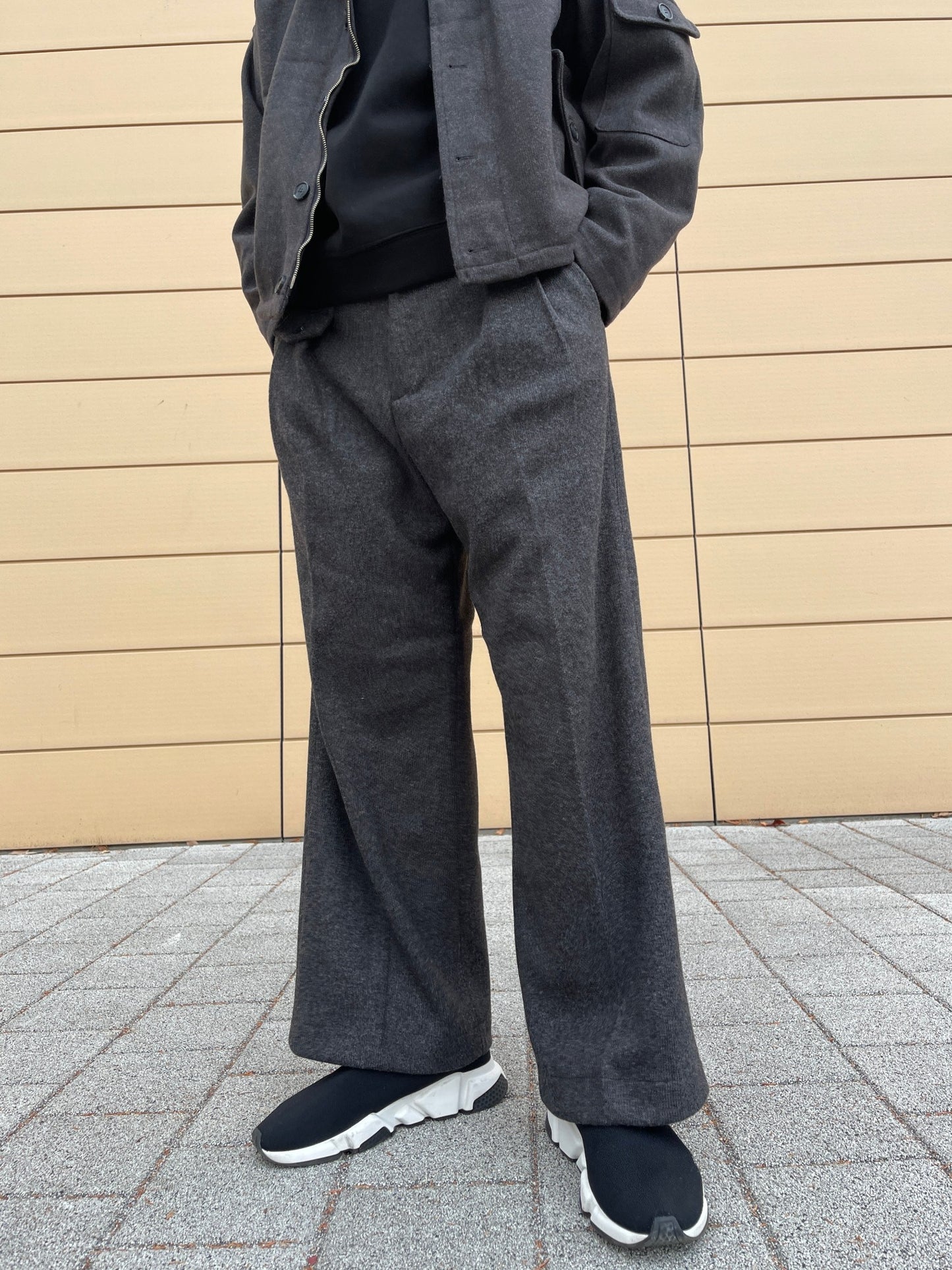 Sakariba Pintuck Wide Slacks Charcoal